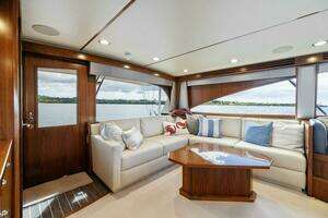 2021 Viking 68 Convertible thumbnail 18