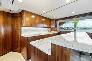 2021 Viking 68 Convertible thumbnail 26
