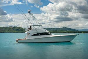 2021 Viking 68 Convertible thumbnail 1