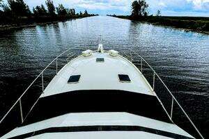 1987 Viking 48 Motor Yacht thumbnail 6