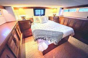1987 Viking 48 Motor Yacht thumbnail 54