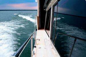1987 Viking 48 Motor Yacht thumbnail 9