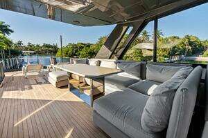 2019 Ferretti Yachts 780 thumbnail 19