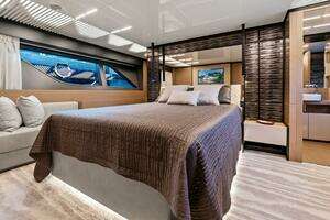 2019 Ferretti Yachts 780 thumbnail 38