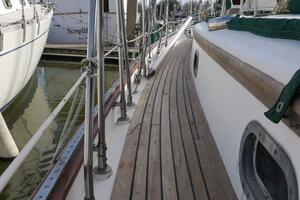 Flamboyant 37ft Tayana Yacht For Sale