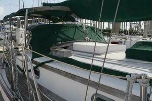 Flamboyant 37ft Tayana Yacht For Sale