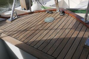 Flamboyant 37ft Tayana Yacht For Sale