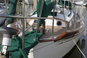 Flamboyant 37ft Tayana Yacht For Sale