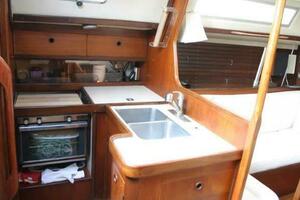 La Tarte 38ft Beneteau Yacht For Sale