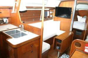 La Tarte 38ft Beneteau Yacht For Sale