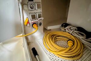 R amp R 37ft Carver Yacht For Sale