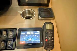 R amp R 37ft Carver Yacht For Sale