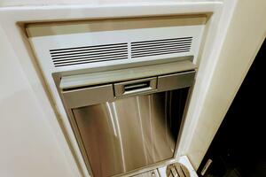 R amp R 37ft Carver Yacht For Sale