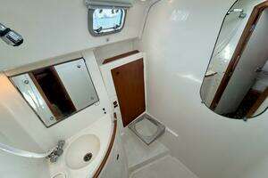 2000 Beneteau Oceanis 461 thumbnail 25