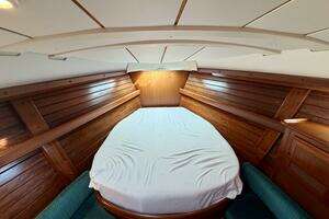 2000 Beneteau Oceanis 461 thumbnail 21