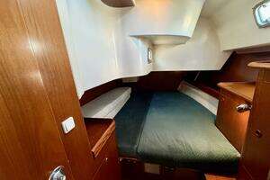 2000 Beneteau Oceanis 461 thumbnail 28