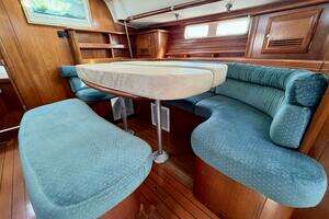 2000 Beneteau Oceanis 461 thumbnail 9