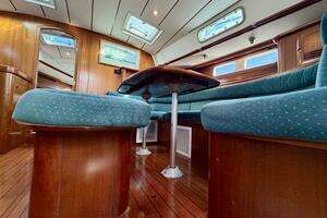 2000 Beneteau Oceanis 461 thumbnail 10