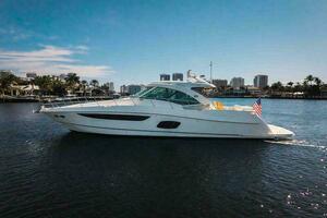 RECON ROYALE 60ft Sea Ray Yacht For Sale