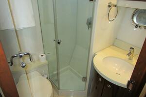 Mid Guest Cabin Head