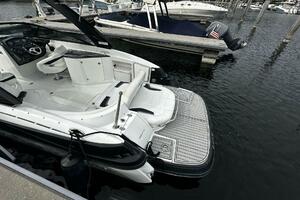 Live Life 27ft Monterey Yacht For Sale