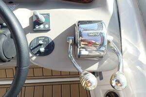 2006 Sea Ray 340 Sundancer thumbnail 14
