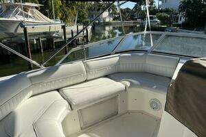 2004 Cruisers Yachts thumbnail 11