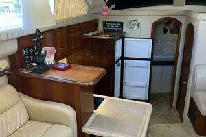 2004 Cruisers Yachts thumbnail 20