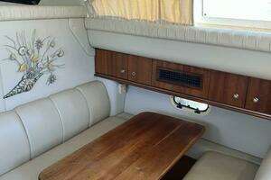2004 Cruisers Yachts thumbnail 21