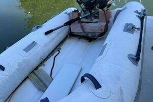 2004 Cruisers Yachts thumbnail 36