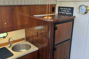 2004 Cruisers Yachts thumbnail 15