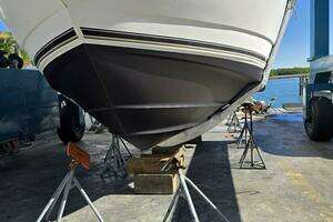 2004 Cruisers Yachts thumbnail 39