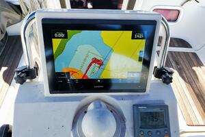 Boat Pour 34ft Beneteau Yacht For Sale