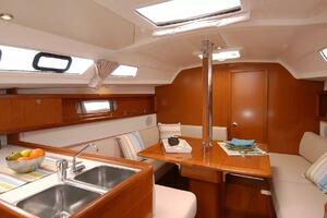Boat Pour 34ft Beneteau Yacht For Sale