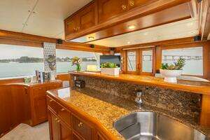 2005 Offshore Yachts Pilothouse thumbnail 7