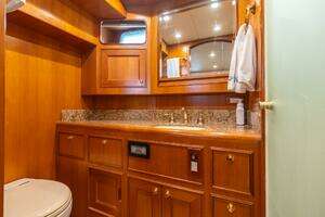 2005 Offshore Yachts Pilothouse thumbnail 14