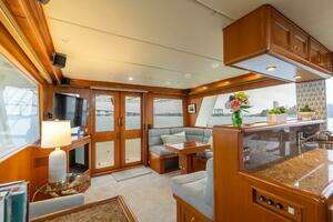 2005 Offshore Yachts Pilothouse thumbnail 4