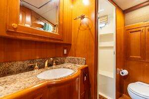 2005 Offshore Yachts Pilothouse thumbnail 16