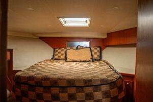 2004 Luhrs Convertible thumbnail 31