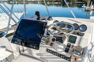 2004 Luhrs Convertible thumbnail 18