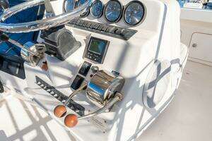 2004 Luhrs Convertible thumbnail 19