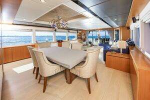 2017 Johnson 93 Flybridge thumbnail 32