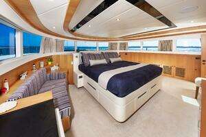 2017 Johnson 93 Flybridge thumbnail 48