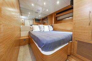 2017 Johnson 93 Flybridge thumbnail 77