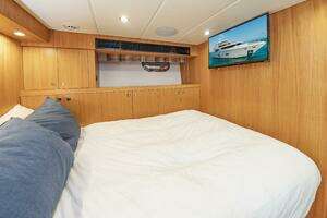2017 Johnson 93 Flybridge thumbnail 103