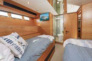 2017 Johnson 93 Flybridge thumbnail 86