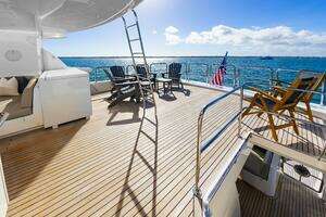 2017 Johnson 93 Flybridge thumbnail 19
