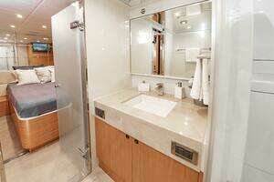2017 Johnson 93 Flybridge thumbnail 83