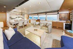 2017 Johnson 93 Flybridge thumbnail 30