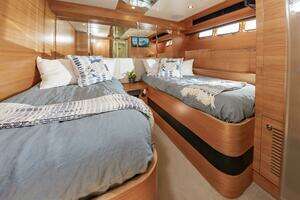 2017 Johnson 93 Flybridge thumbnail 85